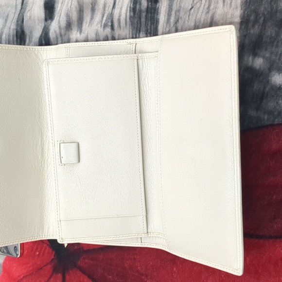 Coach Vintage Trifold Wallet - Picture 14 of 15